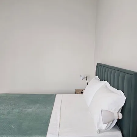 Next To Blloku 2-bdr Spacious * ティラナ