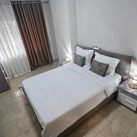 Next To Blloku 2-bdr Spacious * ティラナ