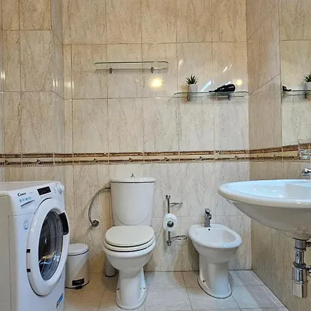 Next To Blloku 2-bdr Spacious דירה