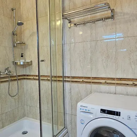 Next To Blloku 2-bdr Spacious דירה