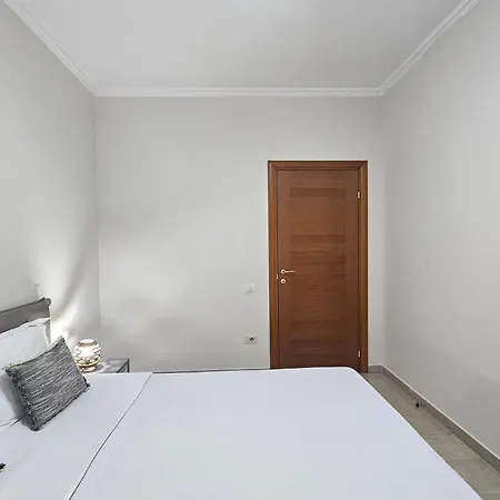 公寓 Next To Blloku 2-bdr Spacious