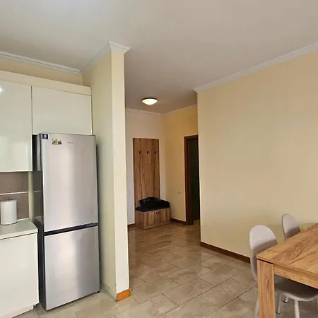 Next To Blloku 2-bdr Spacious דירה