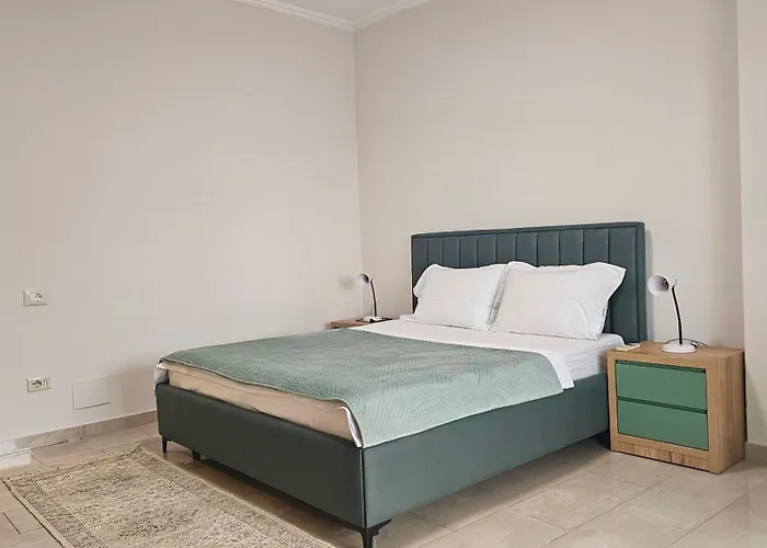 Next To Blloku 2-bdr Spacious 地拉那