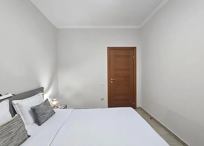 公寓 Next To Blloku 2-bdr Spacious