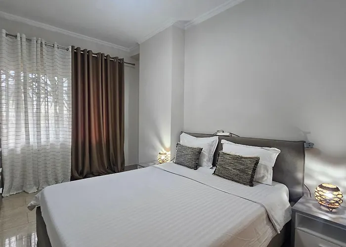 Next To Blloku 2-bdr Spacious 地拉那