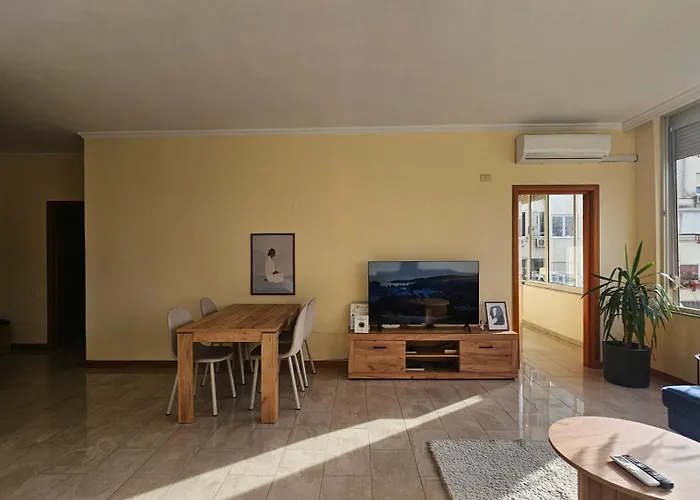 Next To Blloku 2-bdr Spacious 地拉那